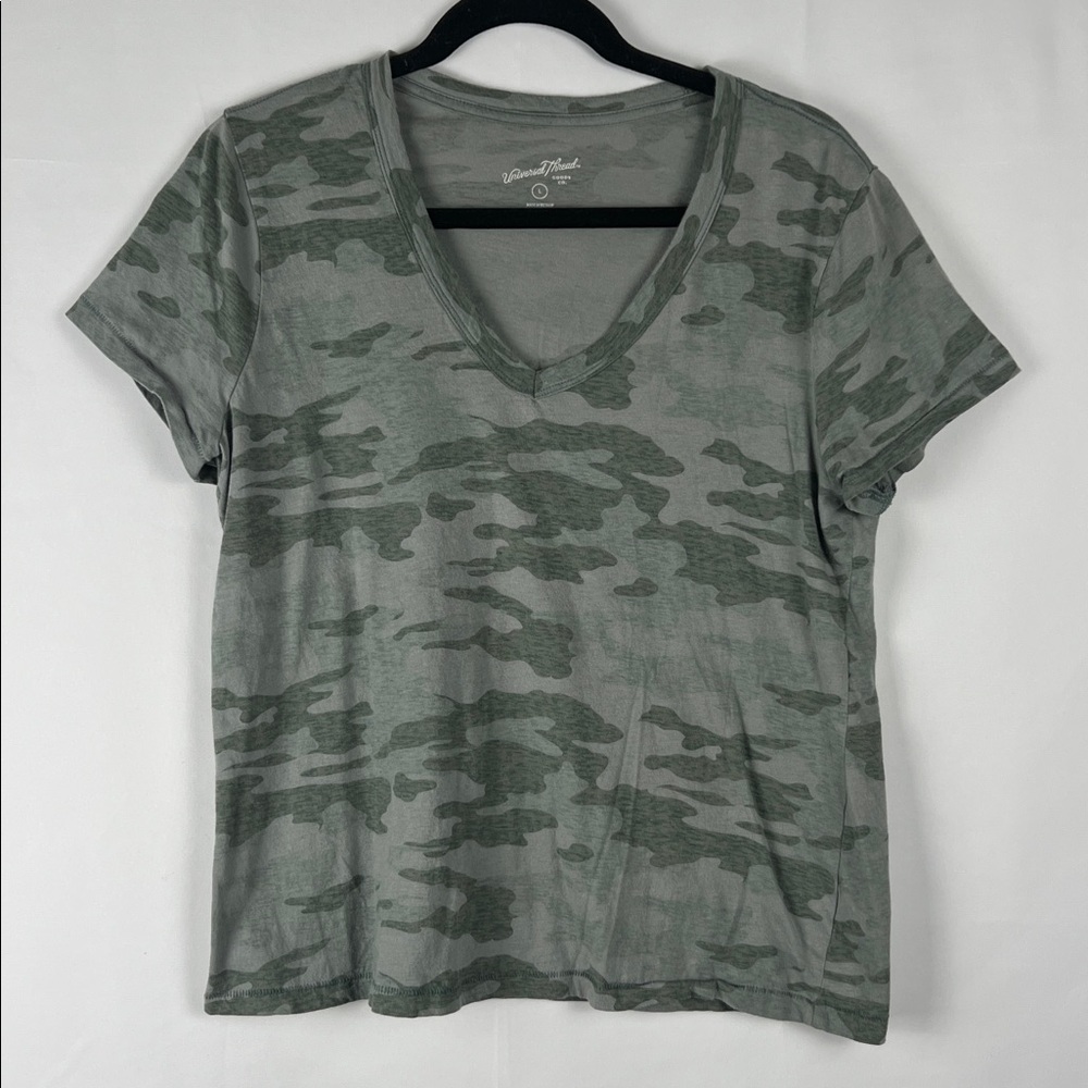 Universal Thread Army Print‎ Relaxed Short Sleeve Tee